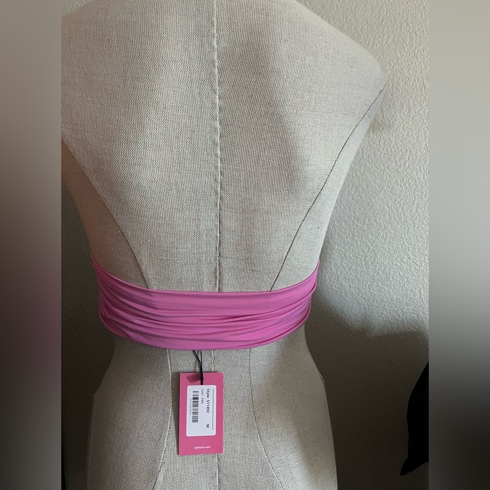 Edikted Vibrant Pink Top size M ๐๐ - Picture 6 of 8